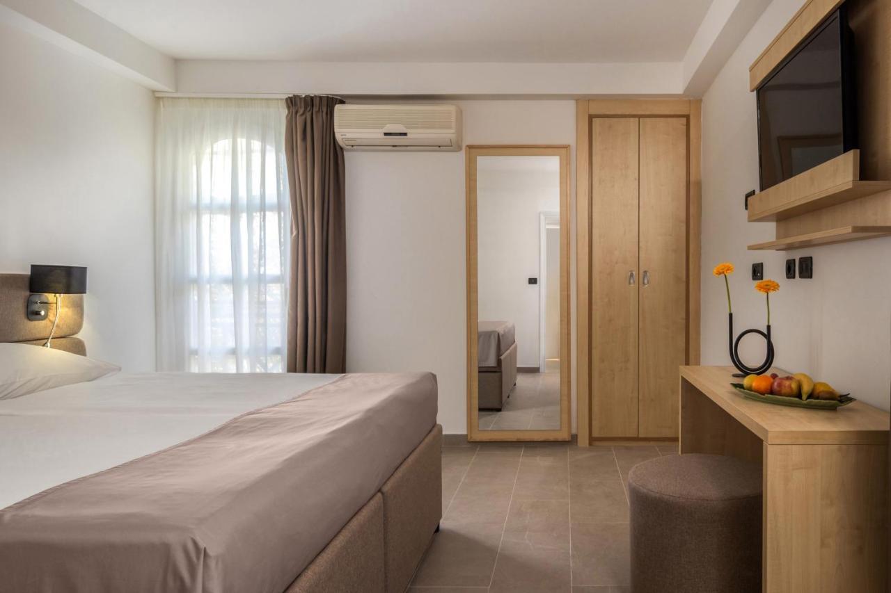 אומיסאליי Hotel Delfin מראה חיצוני תמונה