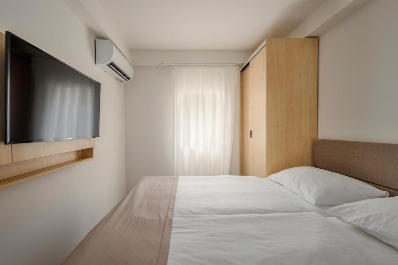אומיסאליי Hotel Delfin מראה חיצוני תמונה