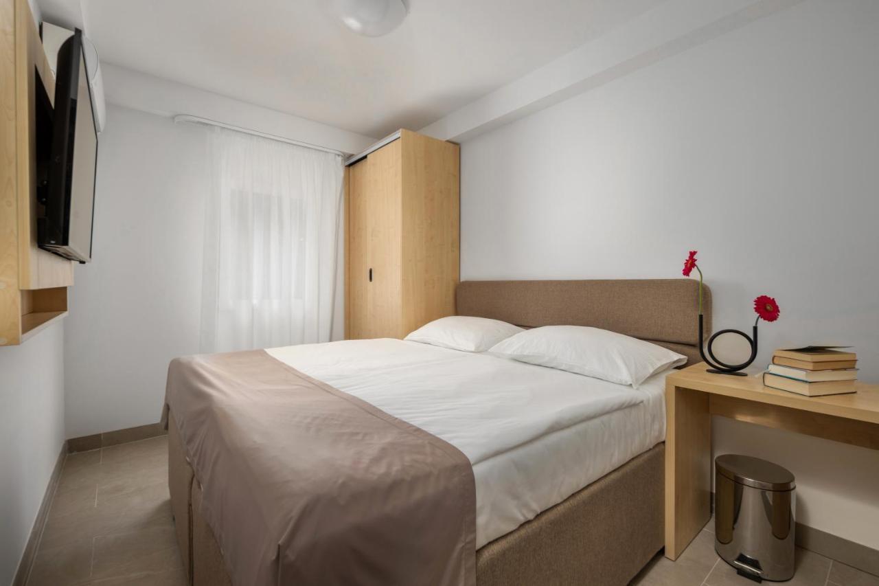 אומיסאליי Hotel Delfin מראה חיצוני תמונה