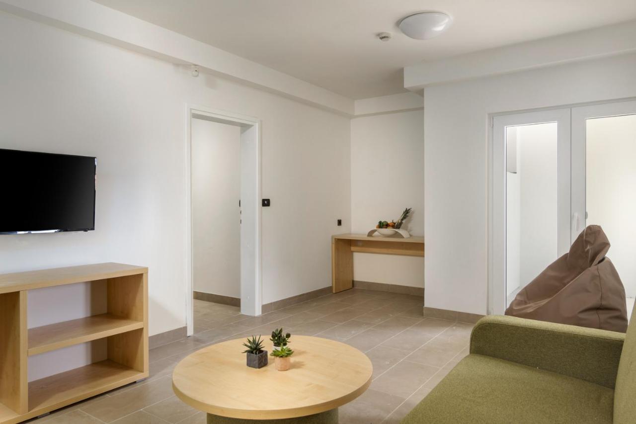 אומיסאליי Hotel Delfin מראה חיצוני תמונה