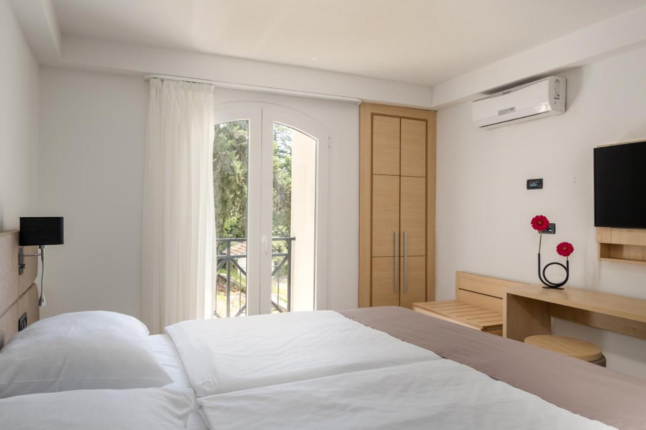 אומיסאליי Hotel Delfin מראה חיצוני תמונה