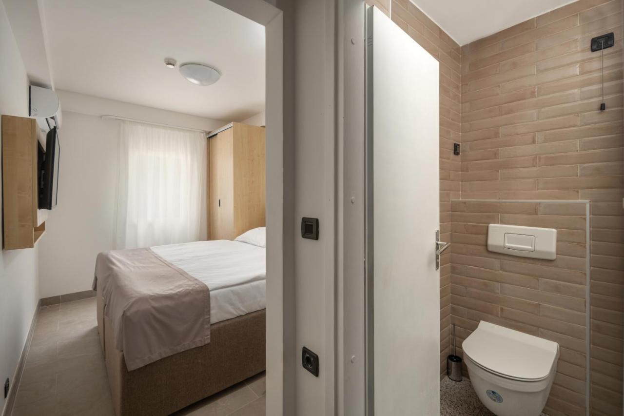 אומיסאליי Hotel Delfin מראה חיצוני תמונה
