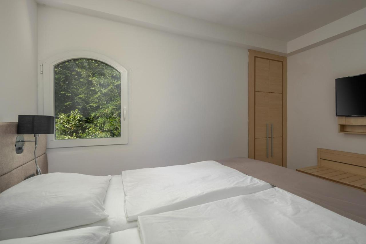 אומיסאליי Hotel Delfin מראה חיצוני תמונה