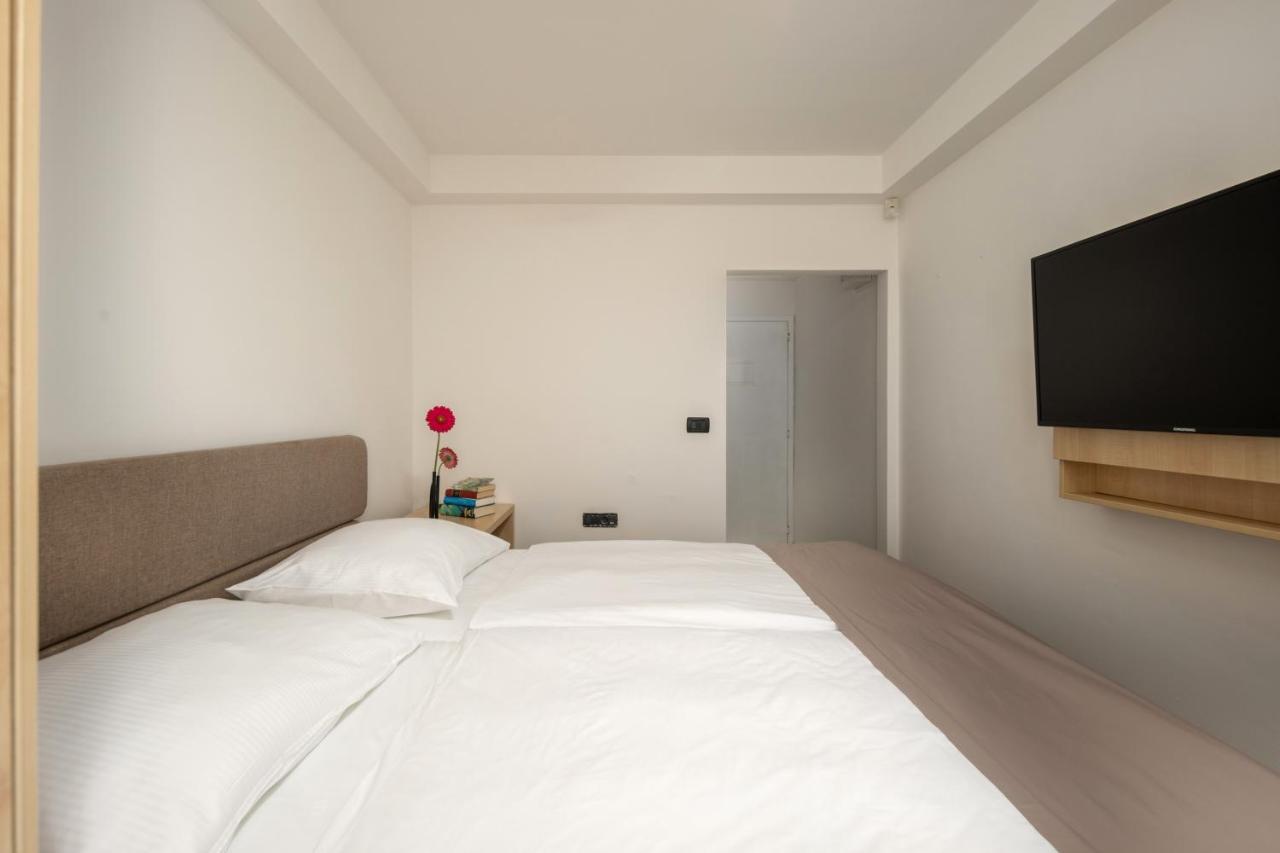 אומיסאליי Hotel Delfin מראה חיצוני תמונה