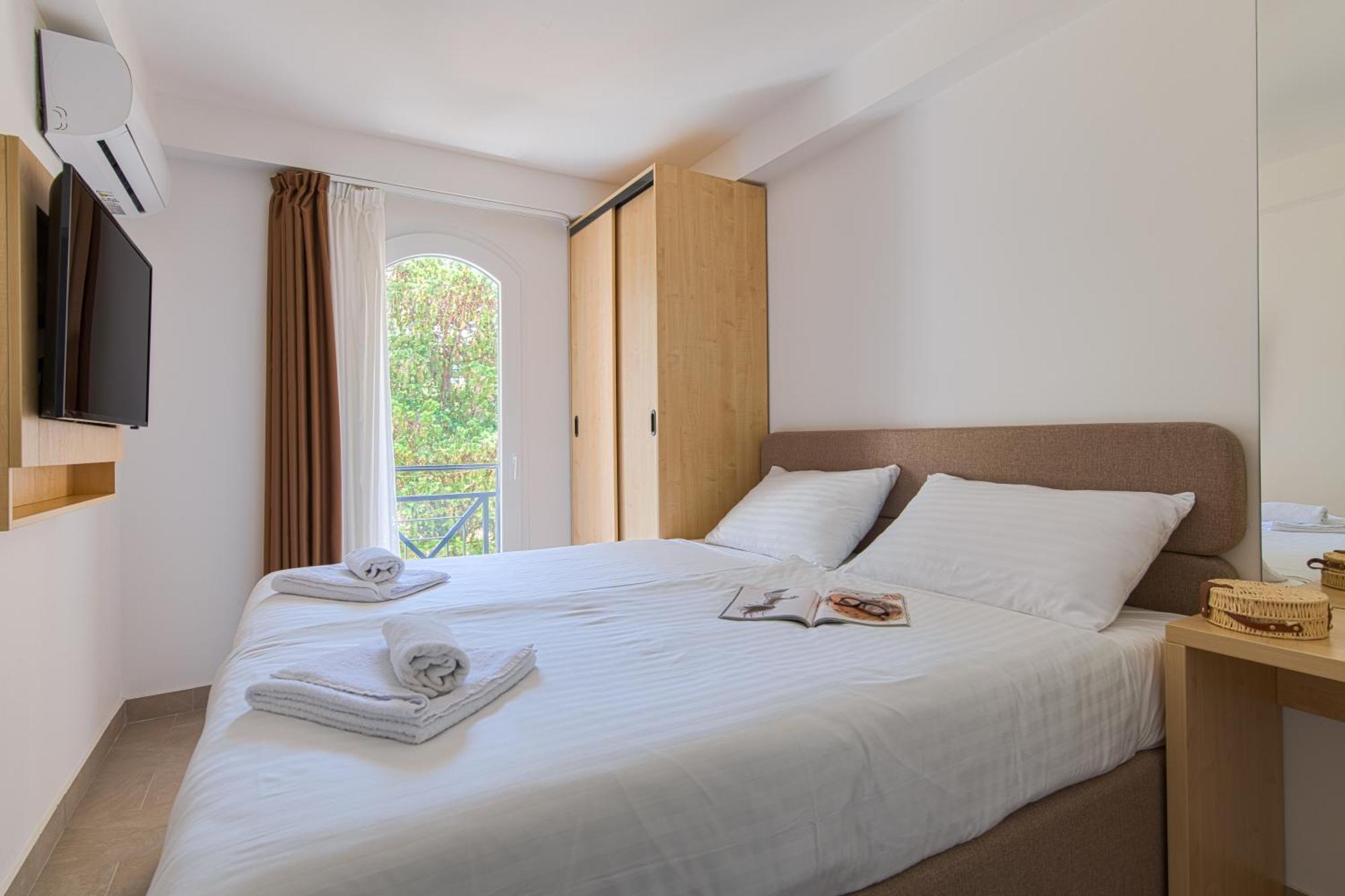 אומיסאליי Hotel Delfin מראה חיצוני תמונה
