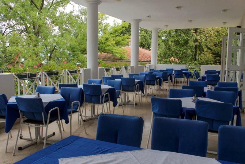 אומיסאליי Hotel Delfin מראה חיצוני תמונה