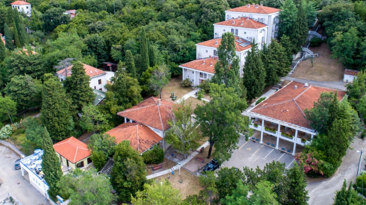 אומיסאליי Hotel Delfin מראה חיצוני תמונה