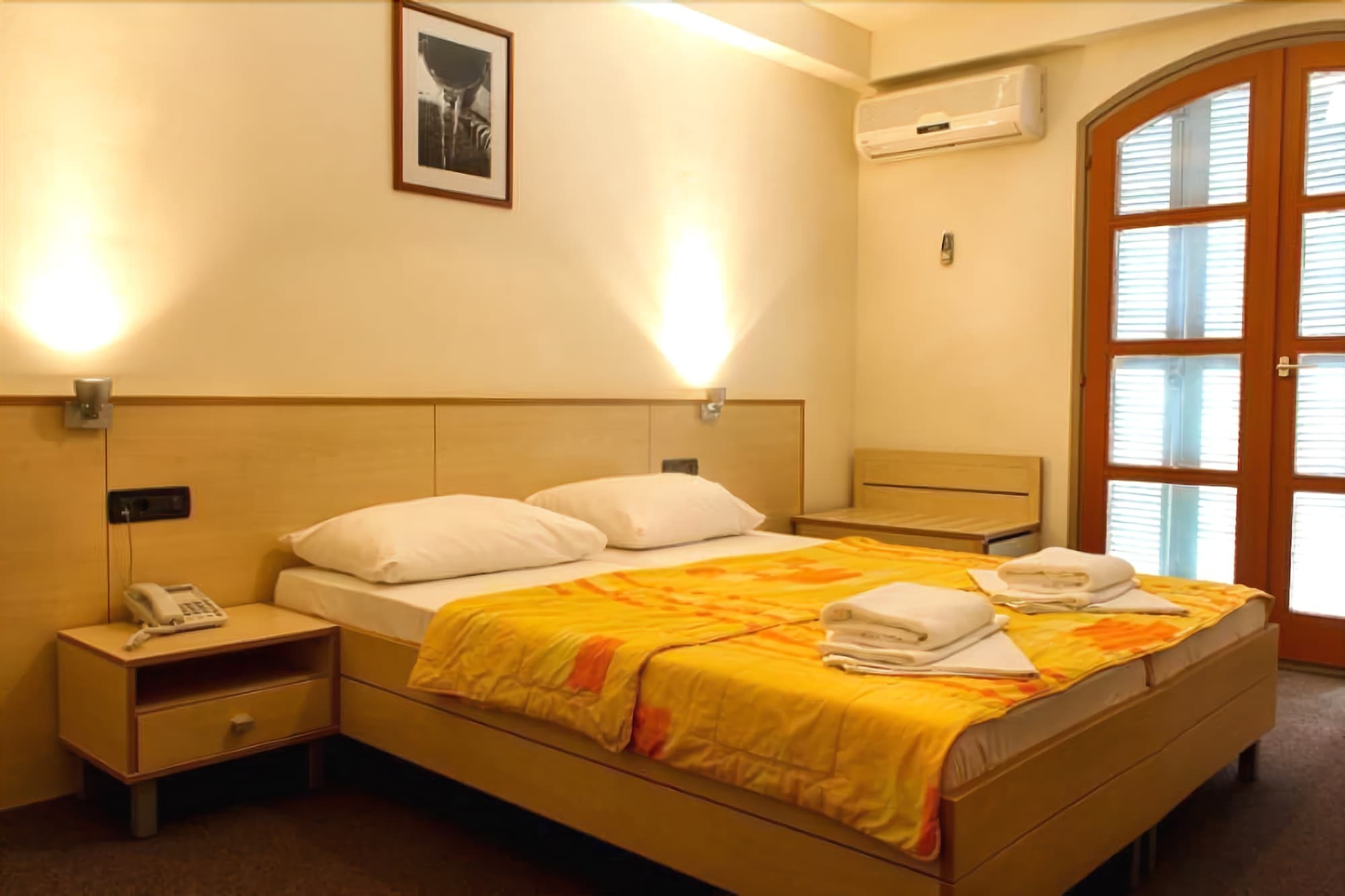 אומיסאליי Hotel Delfin מראה חיצוני תמונה